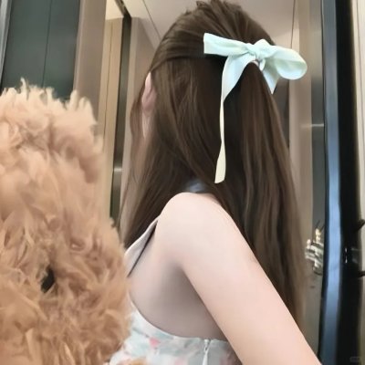 在角落，主教身边